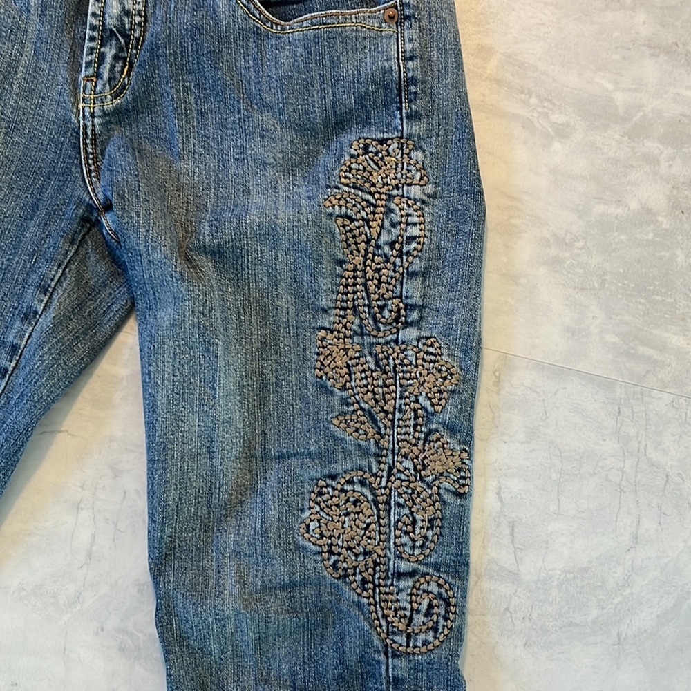 Urban behavior  jeans  denim medium blue Decorative left leg stitching size 3 jr